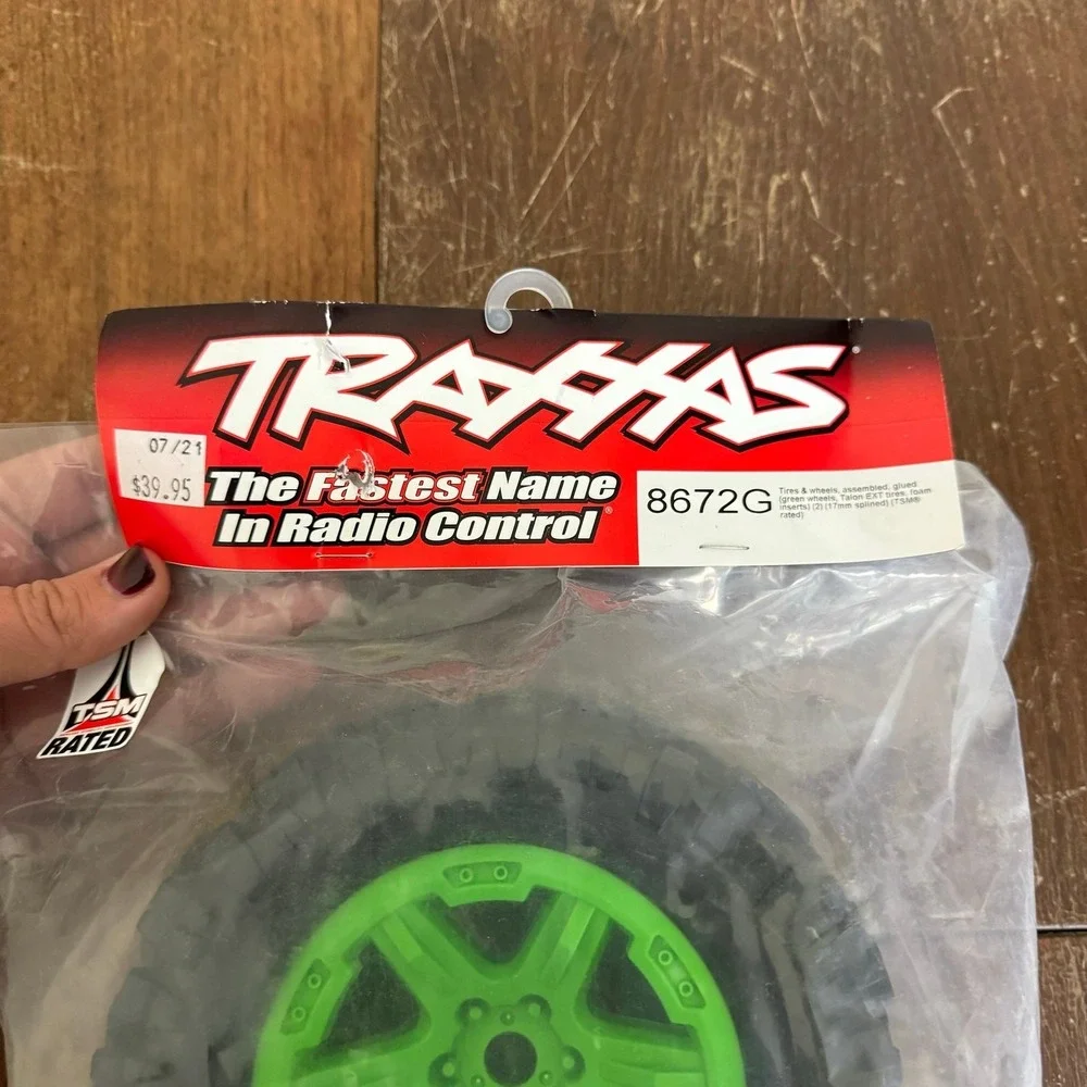 Traxxas 8672G Tire /Wheel Assembled Glued (Green Wheels, Talon‎ EXT Tires)